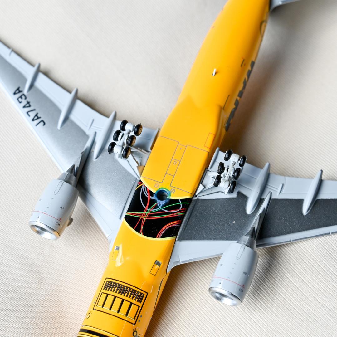 ANA B777-200ER C-3PO 特別塗装 1/400