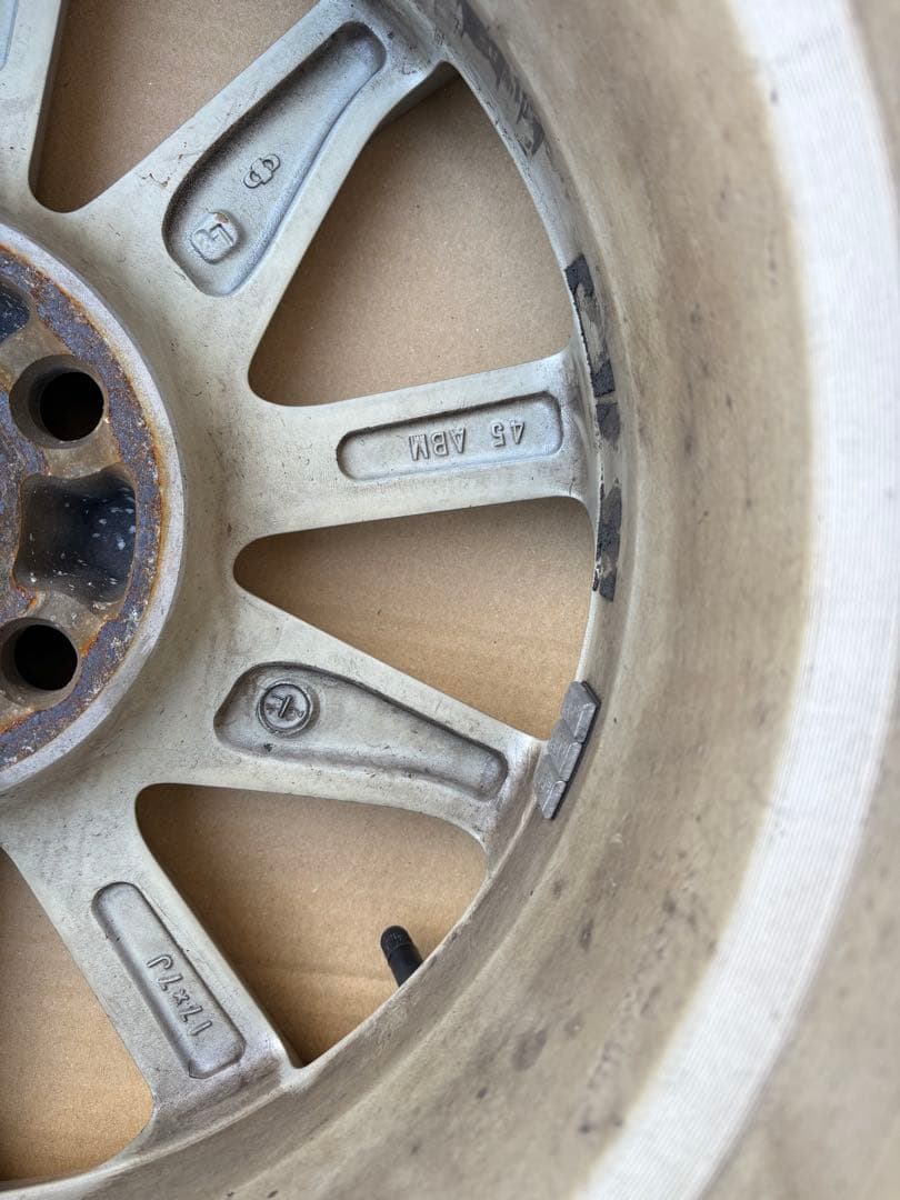 トヨタプリウスα純正17インチホイールセット Laufennタイヤ付き