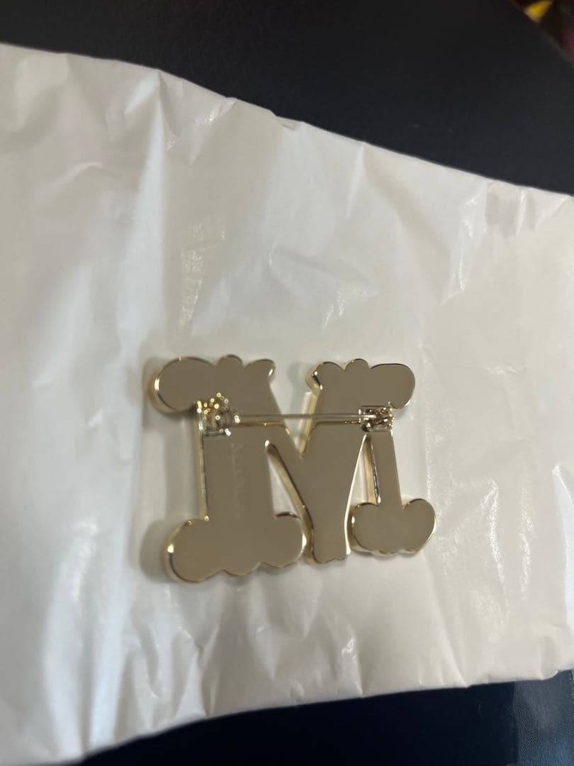 r*送様 最終値下げ！！　新品未使用　マックスマーラ　ロゴブローチ