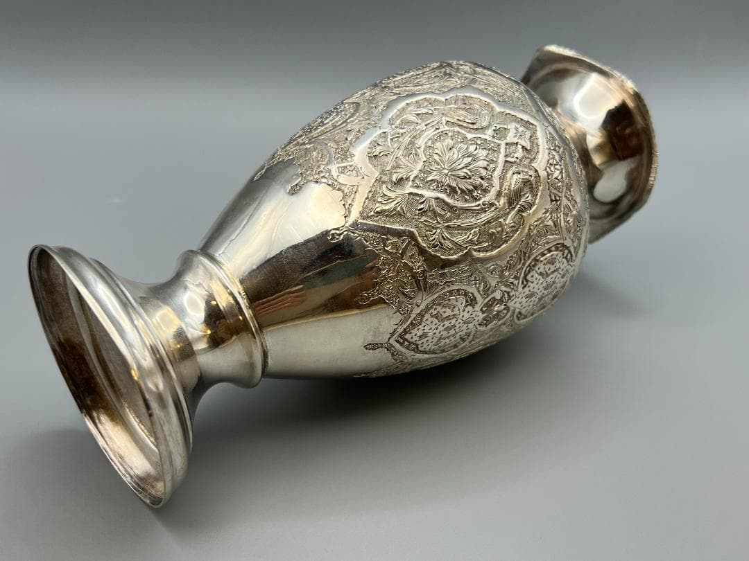 銀製　ライオンマーク　三越　銀花瓶　花入れ　手彫　箱付　銀細工　重量約284g