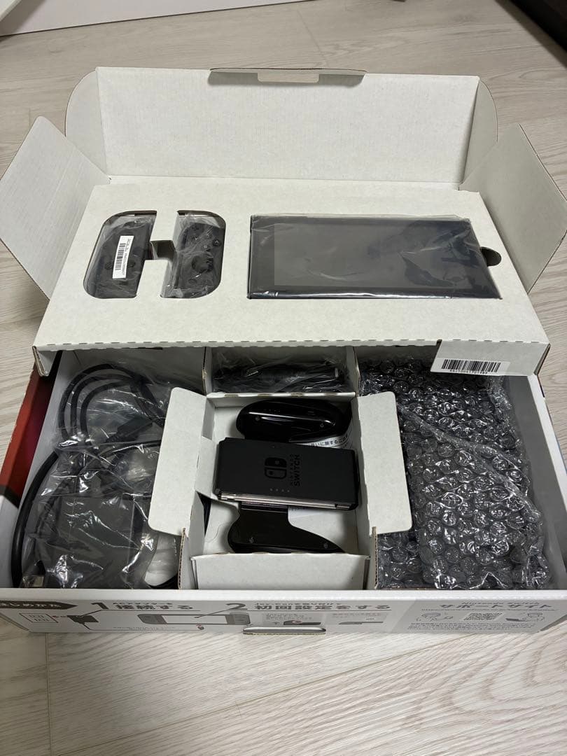 Nintendo Switch 本体（ニンテンドースイッチ）Joy-Conグレー