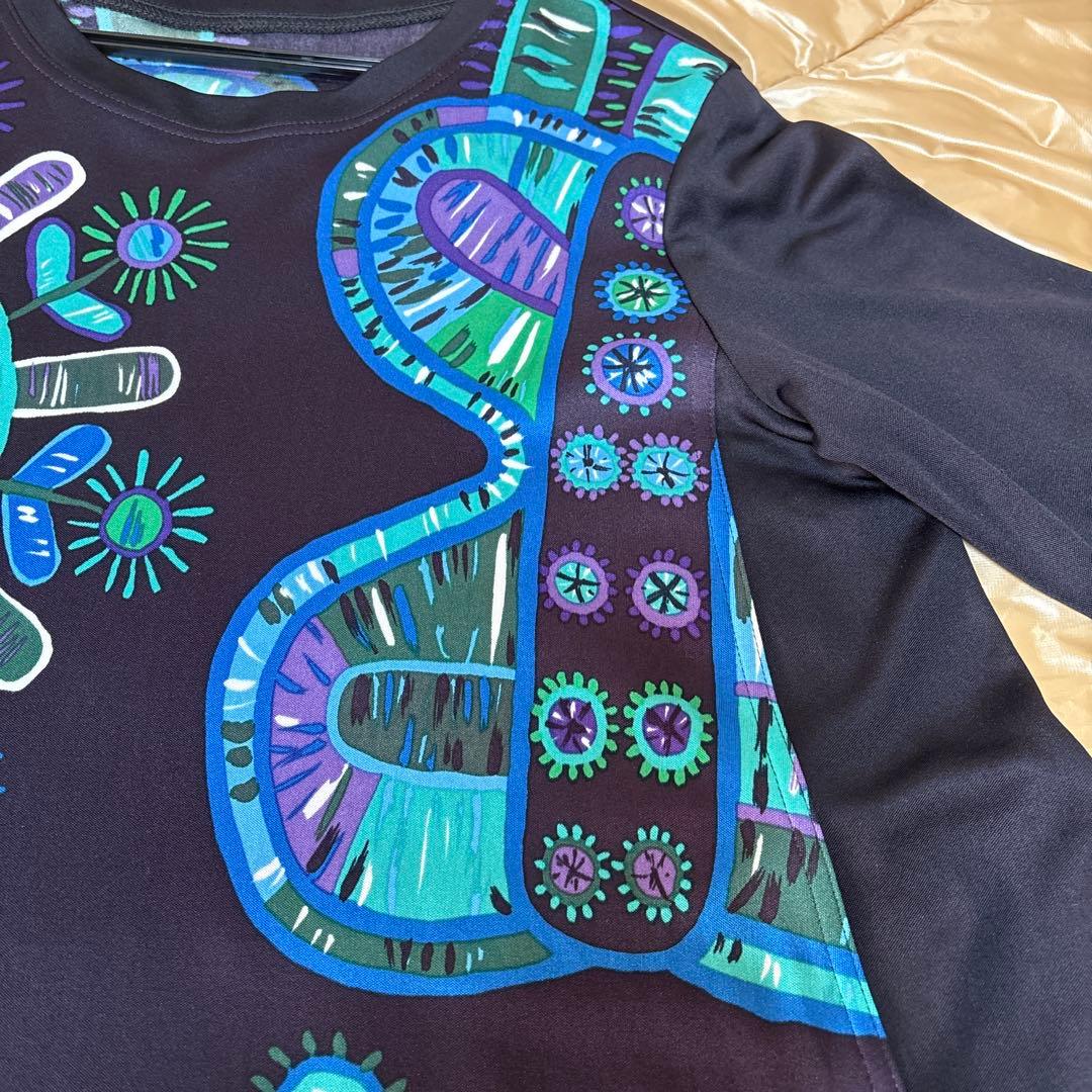 【未使用に近い】✨トクコプルミエヴォル✨黒地に幾何学模様の素敵な長袖チュニック❣️