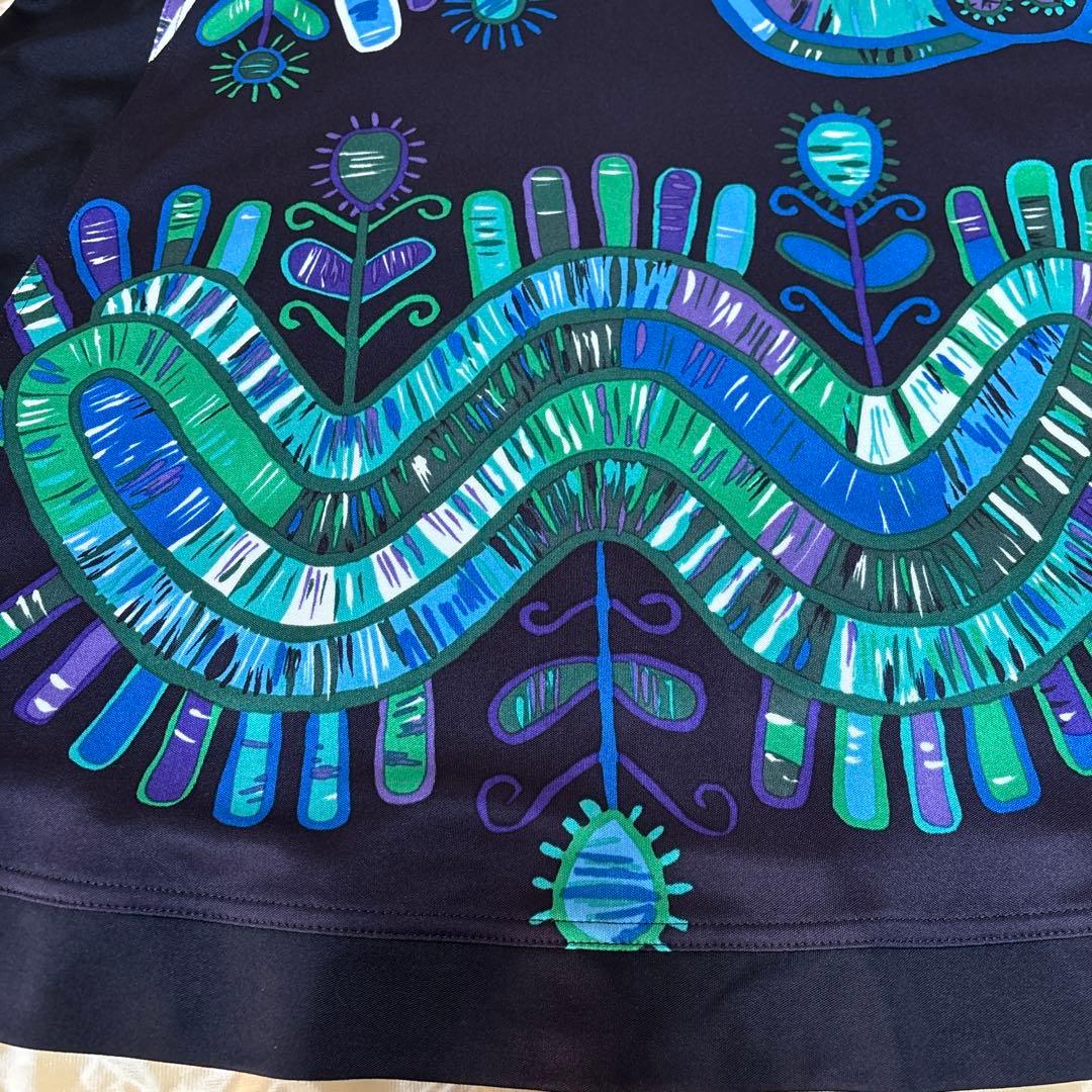 【未使用に近い】✨トクコプルミエヴォル✨黒地に幾何学模様の素敵な長袖チュニック❣️