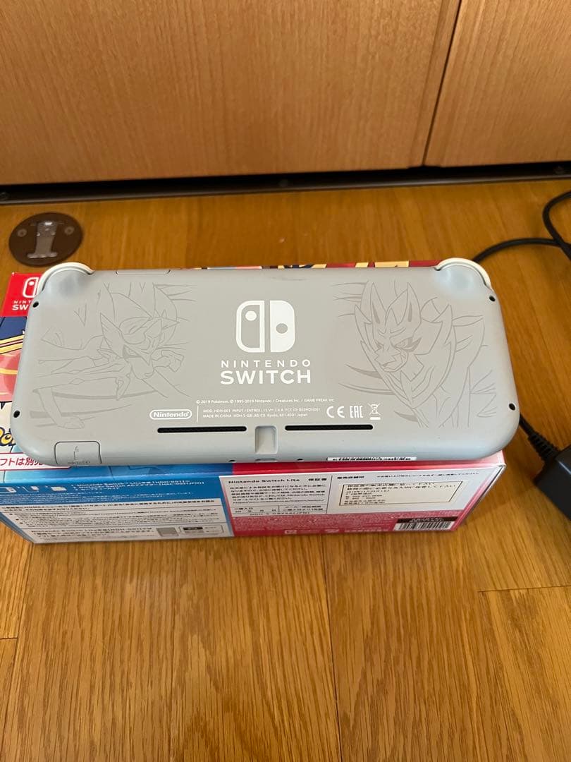 Nintendo Switch lite　本体　 ザシアン・ザマゼンタ　箱付き