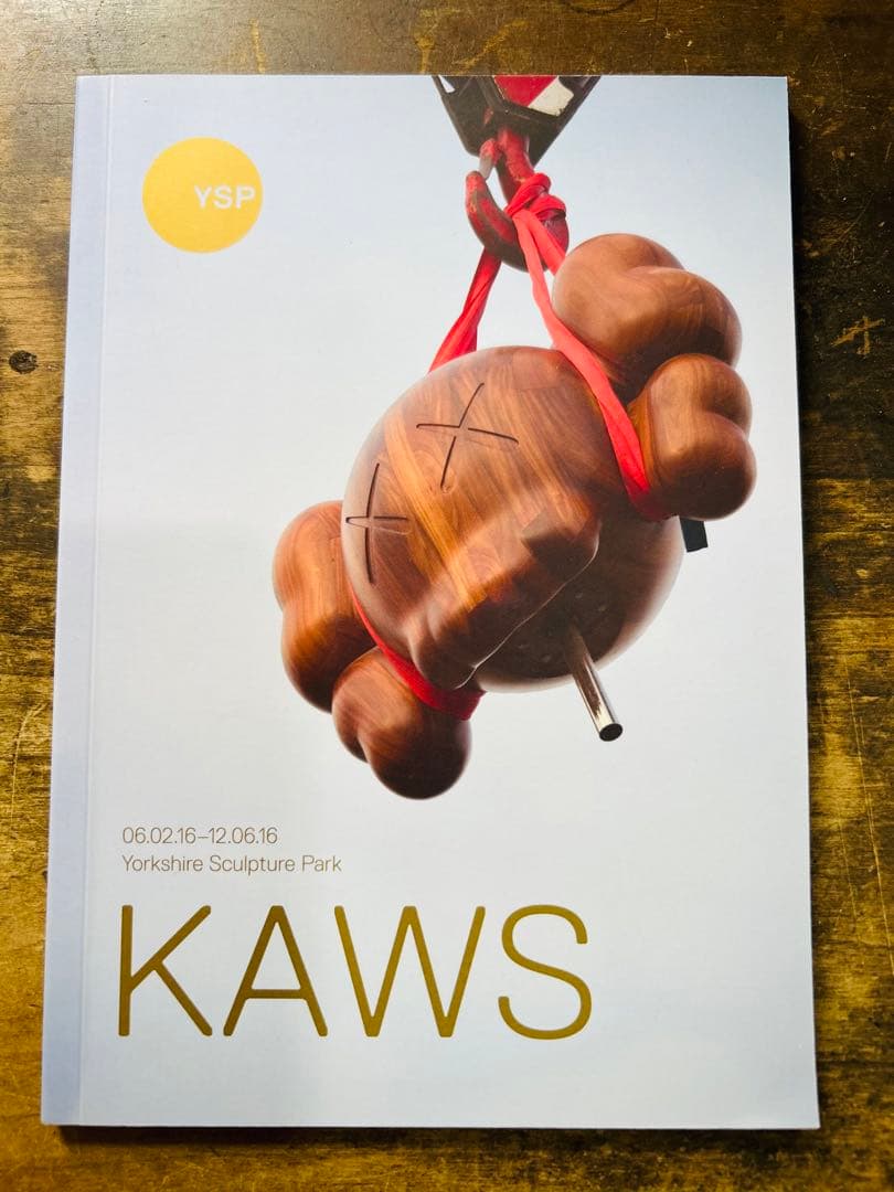 美品　希少　KAWS YSP ヨークシャー彫刻公園 カウズ 写真集 本