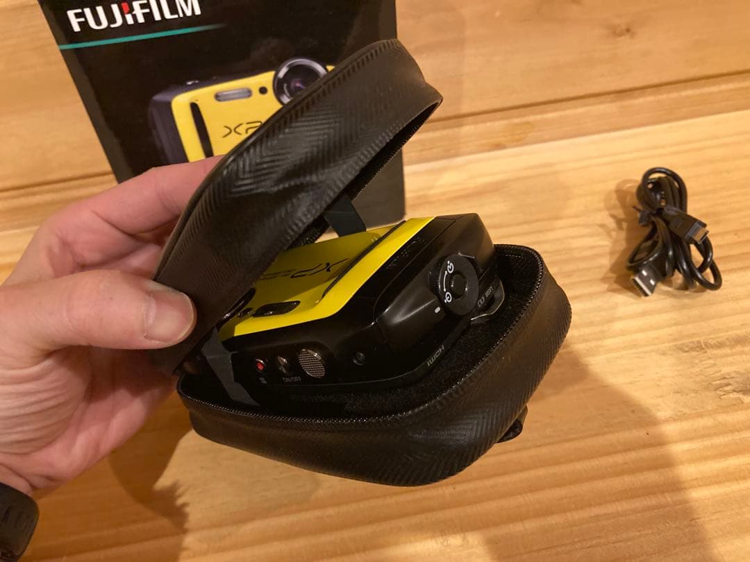 FUJIFILM 富士フイルム　FINEPIX XP90 防水デジカメ　コンデジ