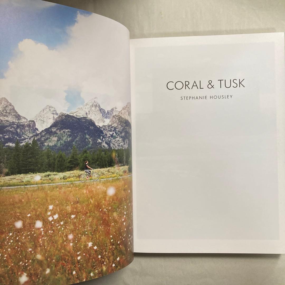 サイン本　STEPHANIE HOUSLEY CORAL & TUSK 匿名配送