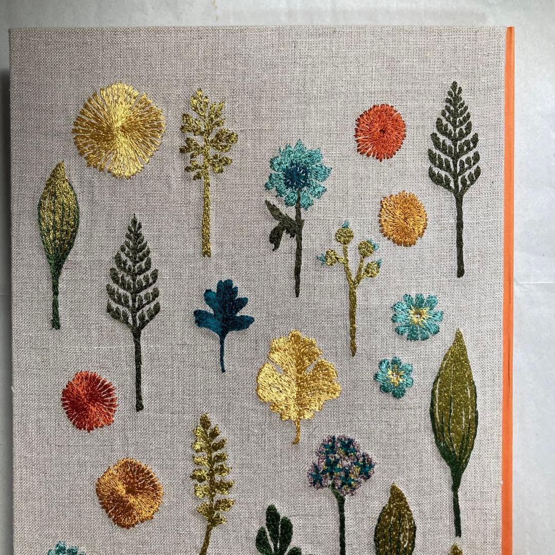 サイン本　STEPHANIE HOUSLEY CORAL & TUSK 匿名配送