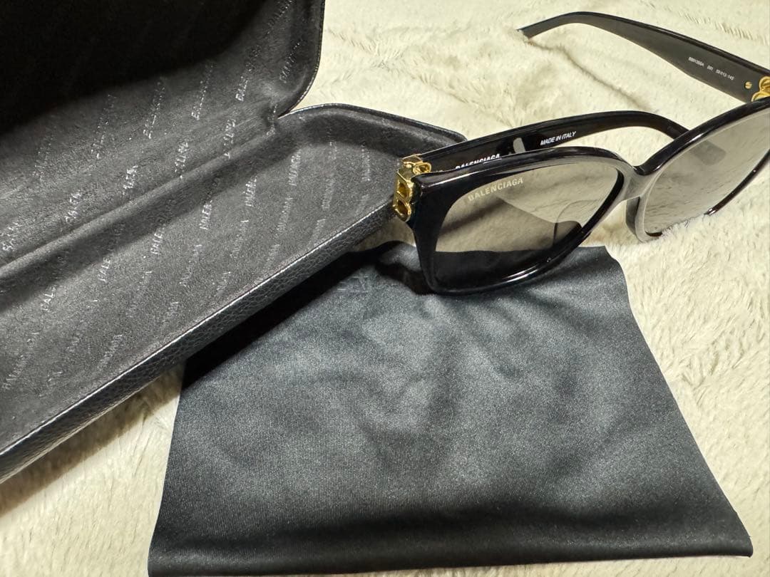 バレンシアガサングラス