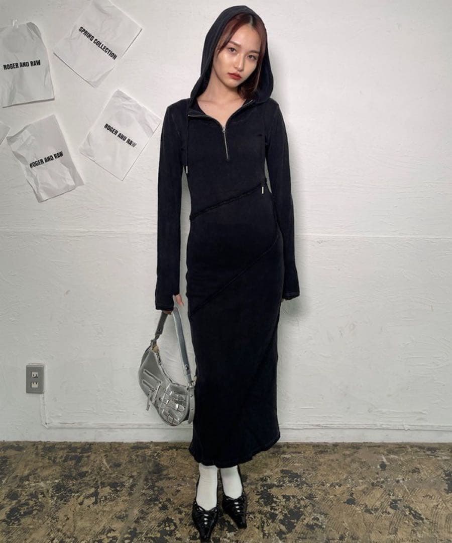 ROGER AND RAWハーフジップニットロングワンピース