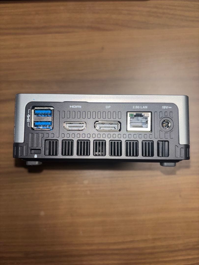 MINISFORUM UM700 ミニPC