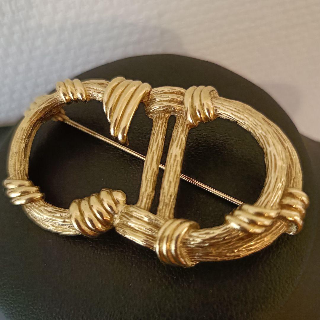 クリスチャンディオール　CD　ロゴ　ブローチ　綺麗な状態　付属品なし