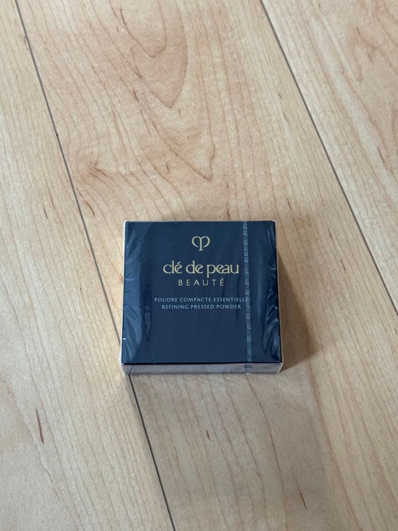 【新品未開封】クレドポーボーテ　プードルコンパクトエサンシエル n 本体パフ付き