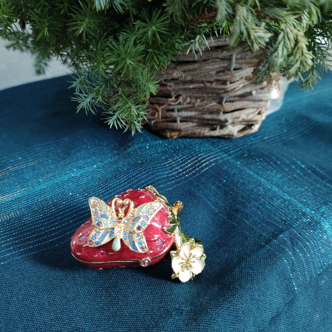 ESTEELAUDER　ストロベリー　サプライズ　練り香水　BOX付き