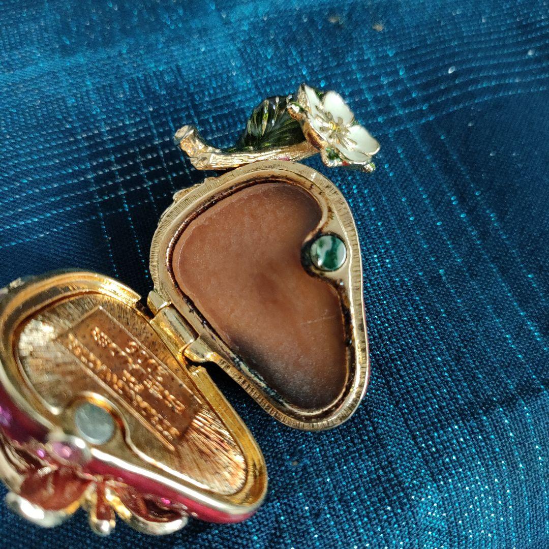 ESTEELAUDER　ストロベリー　サプライズ　練り香水　BOX付き