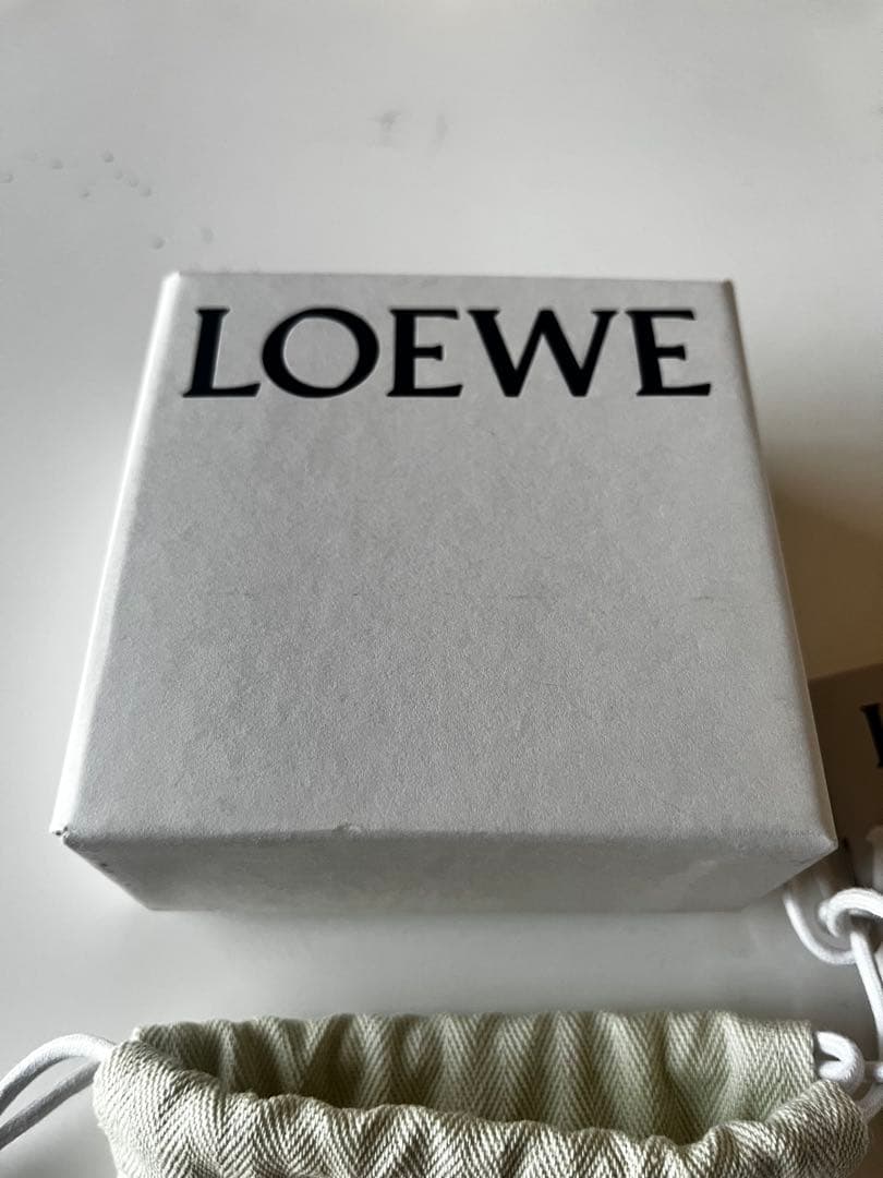 【美品】LOEWE ロエベ　アナグラム　ゴールド　ブローチ　ケース　保存袋付き