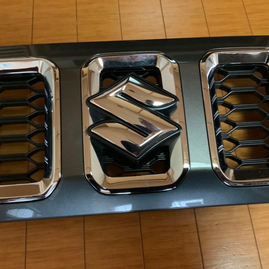 スズキ フロントグリル 72716-81000 ジムニーノマド純正