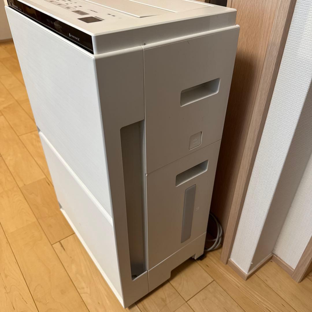 Panasonicパナソニック 加湿機能付き空気清浄機　F-VXU90