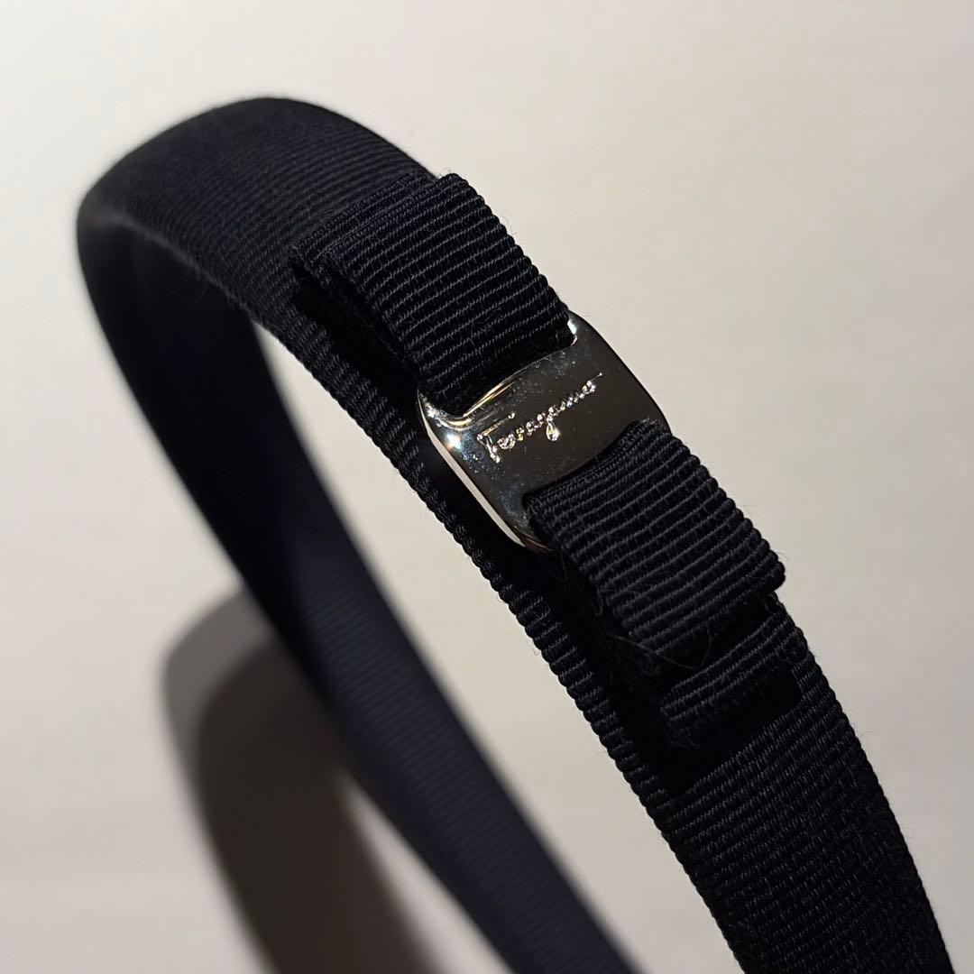 Salvatore Ferragamo ネイビー カチューシャ