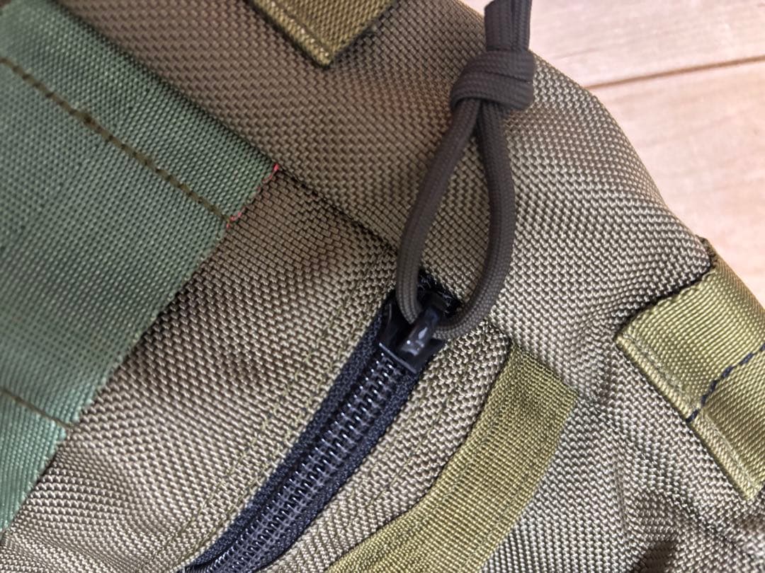 木金限定値下げ　BRIEFING ショルダーバッグ オリーブグリーン