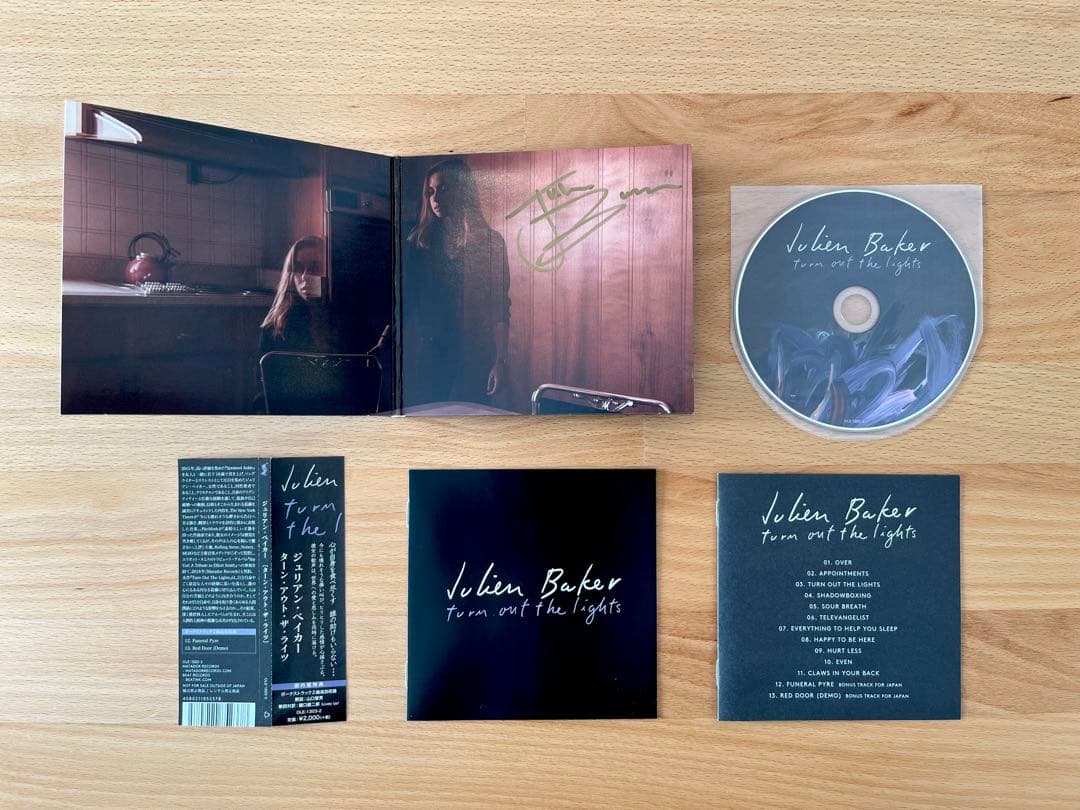 ジュリアン・ベイカー turn out the lights CD 直筆サイン
