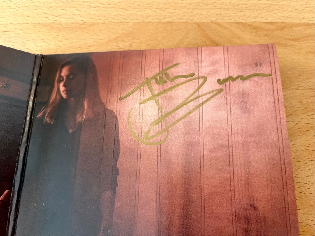 ジュリアン・ベイカー turn out the lights CD 直筆サイン