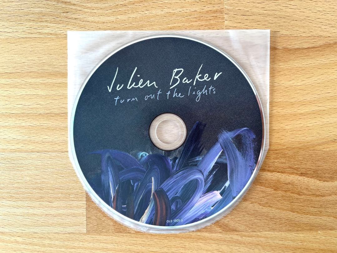 ジュリアン・ベイカー turn out the lights CD 直筆サイン