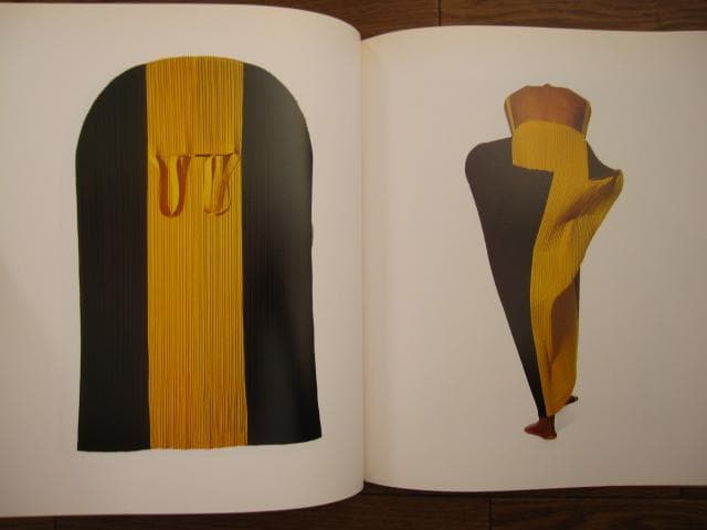 Issey Miyake by Irving Penn 1990　フライヤー付