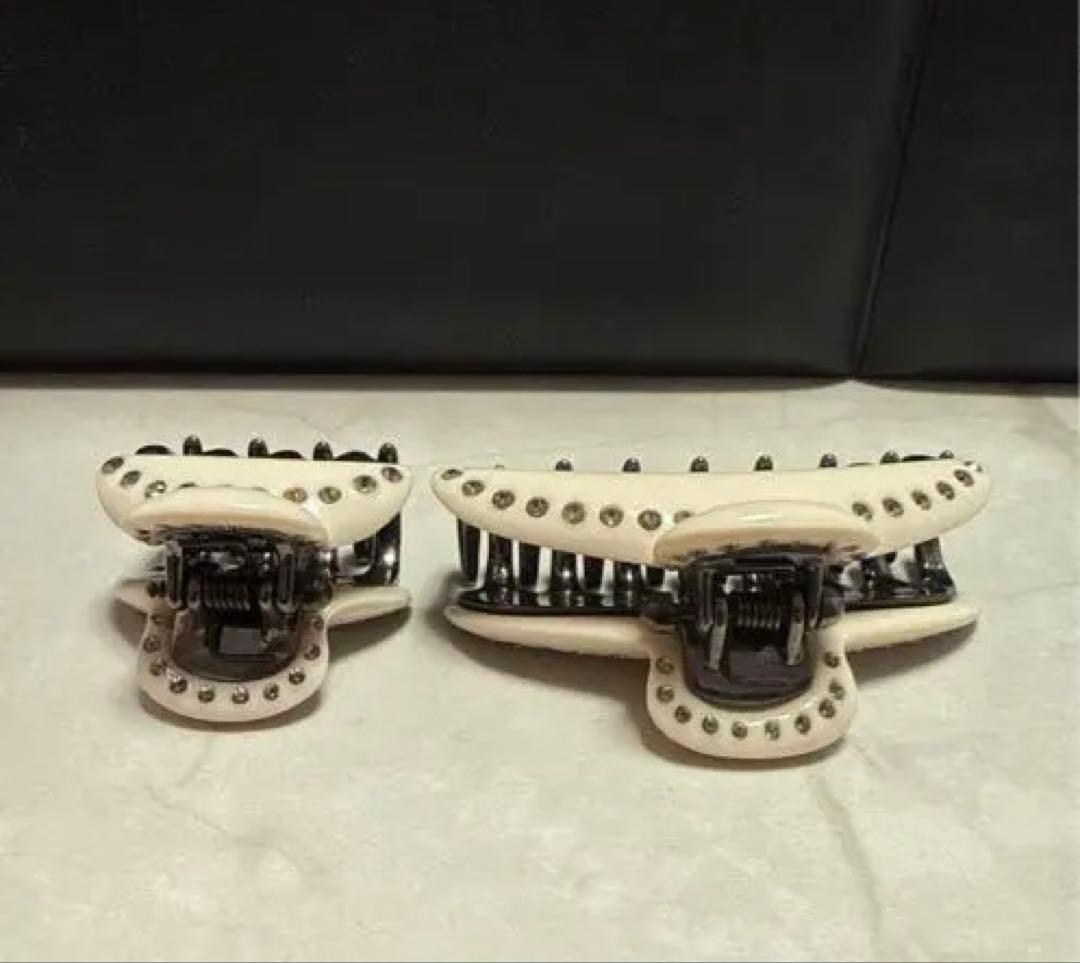 【acca】クイーンホワイトヘアクリップ2個セット