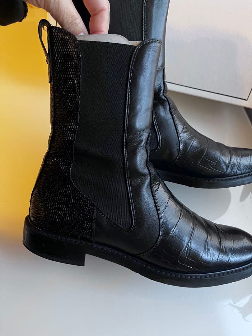 Pertini スペイン製ブラックレザー サイドゴアブーツ クロコダイル風