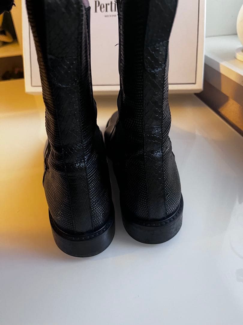 Pertini スペイン製ブラックレザー サイドゴアブーツ クロコダイル風