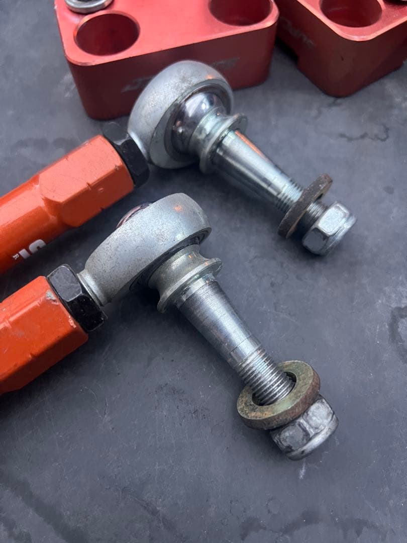 車高調 zvw50プリウス用スキッドレーシングタイロッドエンドキャンバー