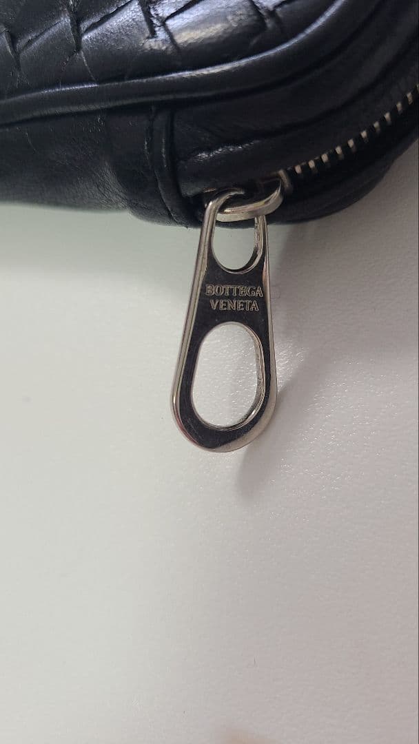 BOTTEGA VENETA イントレチャート ブラック レザー キーケース