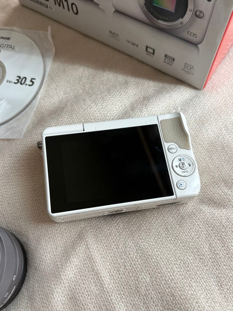 Canon ミラーレス一眼カメラ EOS M10 レンズキット(ホワイト)