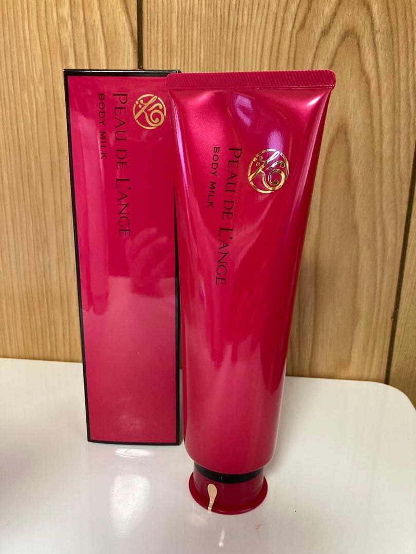 ポー・ド・ランジェ ボディミルク〈ボディ用美容液（浴用）〉