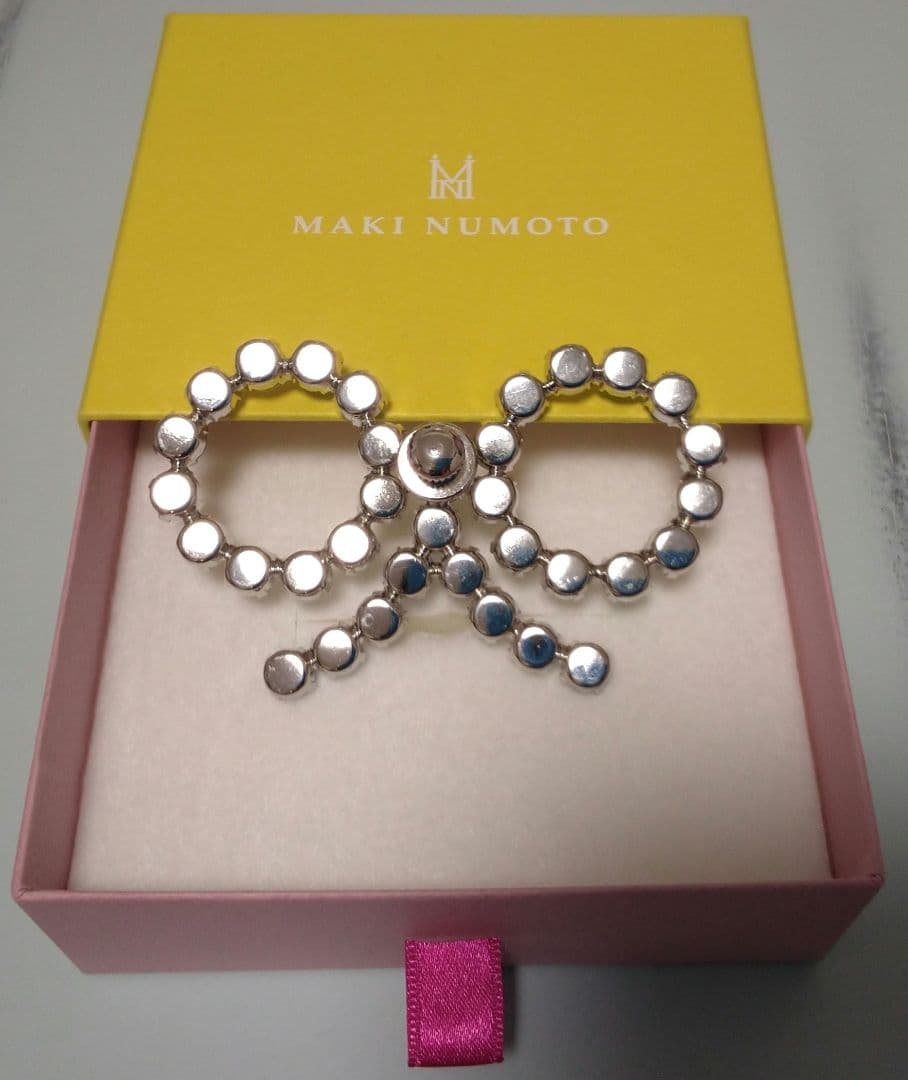 MAKI NUMOTO リボンブローチ　マキヌモト