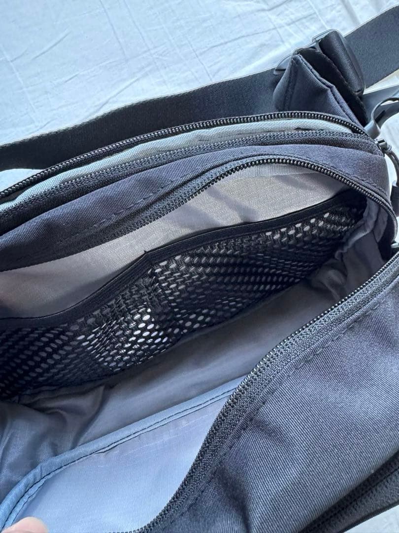 POMULU ポムル　ヒップシート　ショルダーバック　新型ブラック　 試着のみ