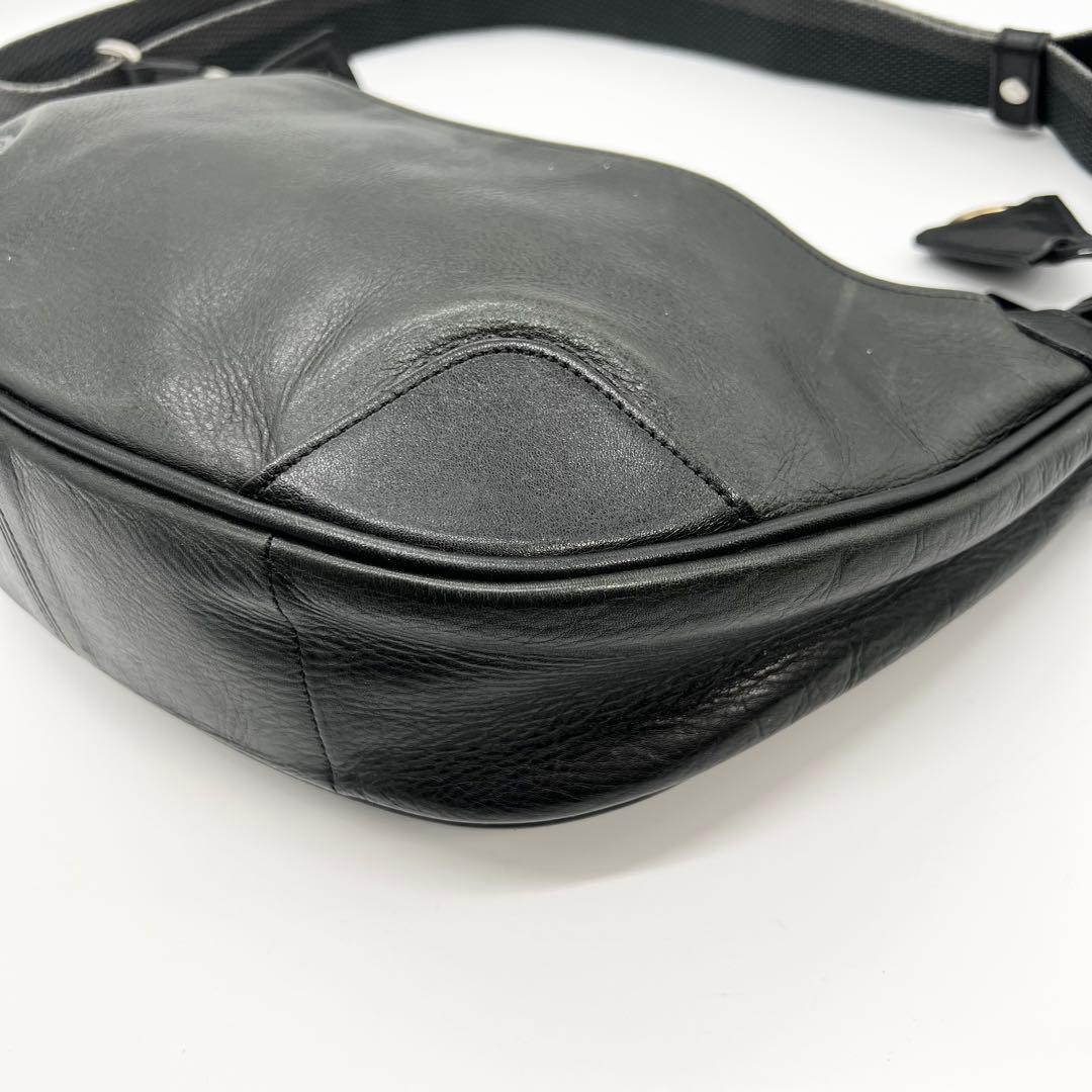 美品✨アニアリ　ボディバッグ　ハーフムーン　レザー　ブラック　バルケッタ　迷彩