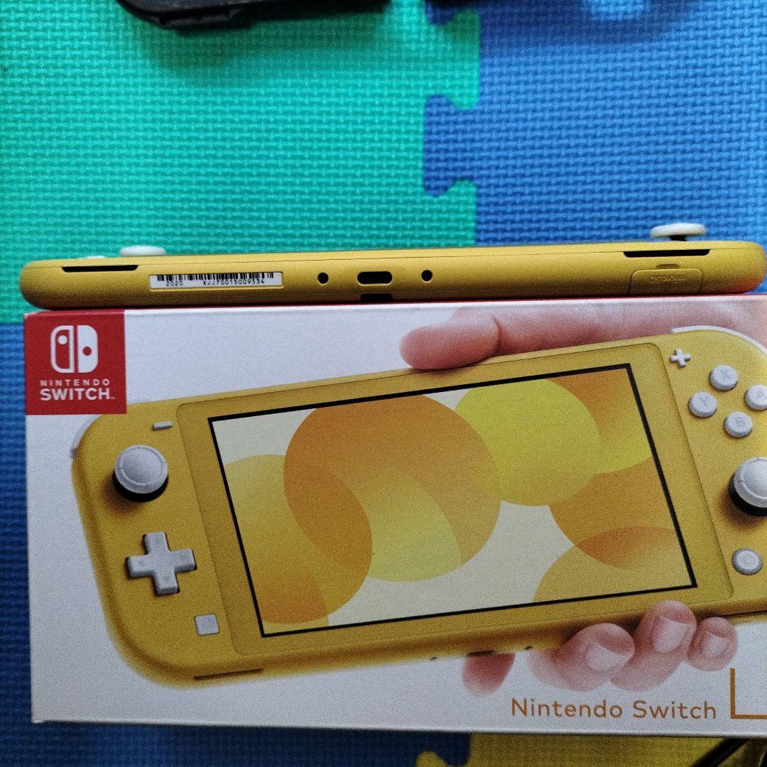 Switchライト 本体 イエロー 箱あり 保護カバー付き