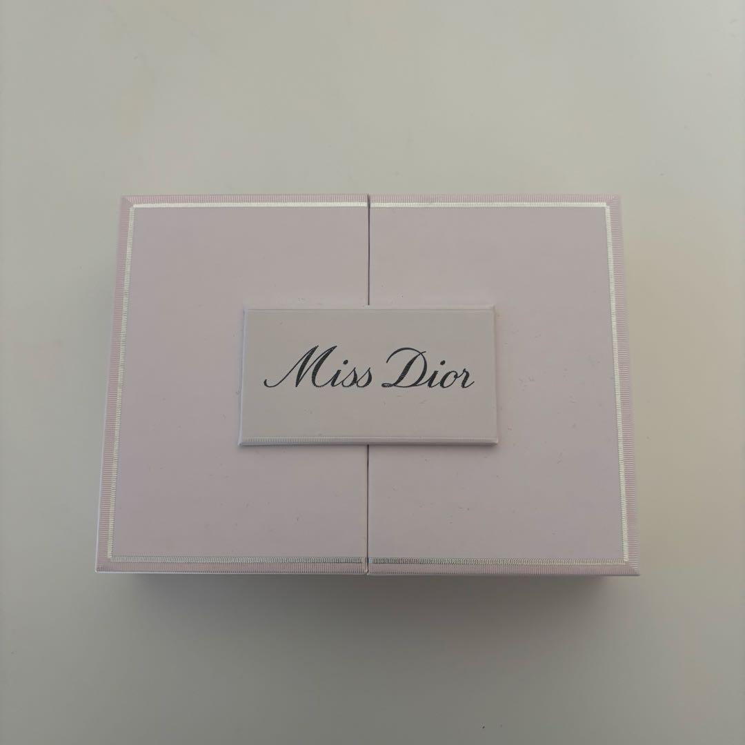 ミス ディオール ワードローブ セット (オンライン限定) Dior 香水