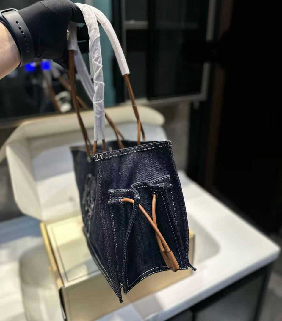 ロエベのトートバッグです