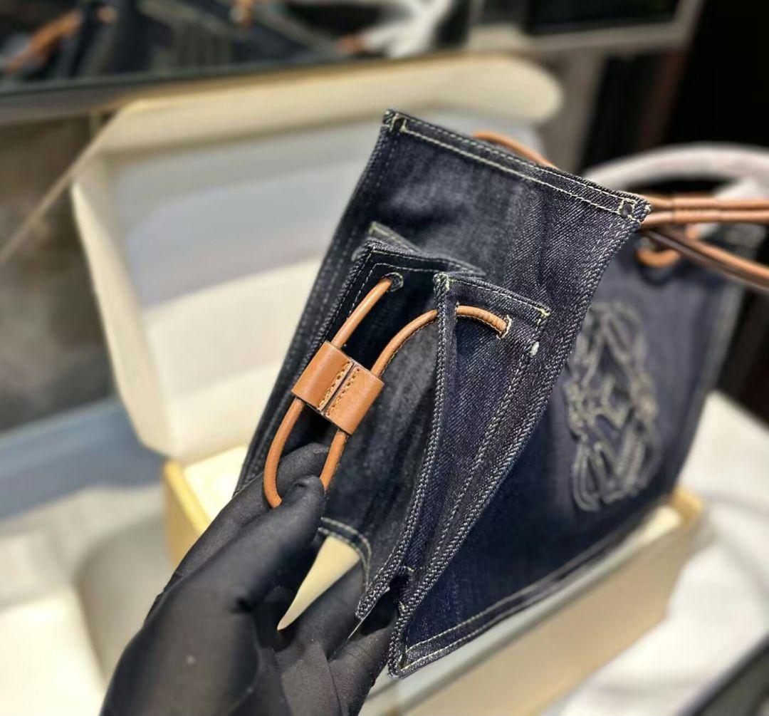 ロエベのトートバッグです