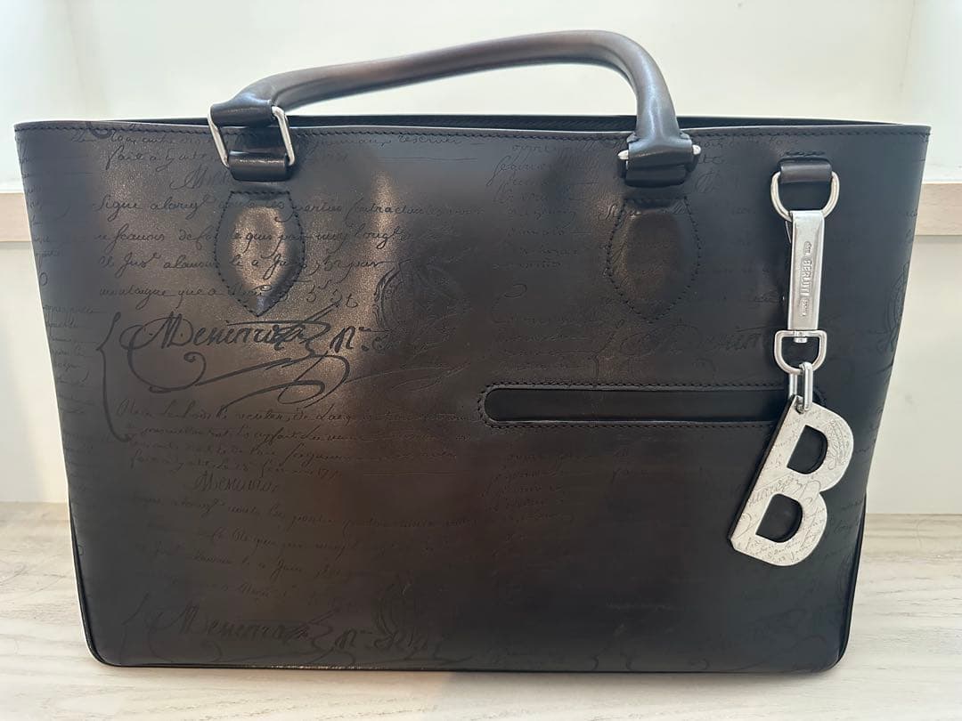 最終値下げ　Berluti　ベルルッティ　Bロゴ　バッグチャーム　キーホルダー