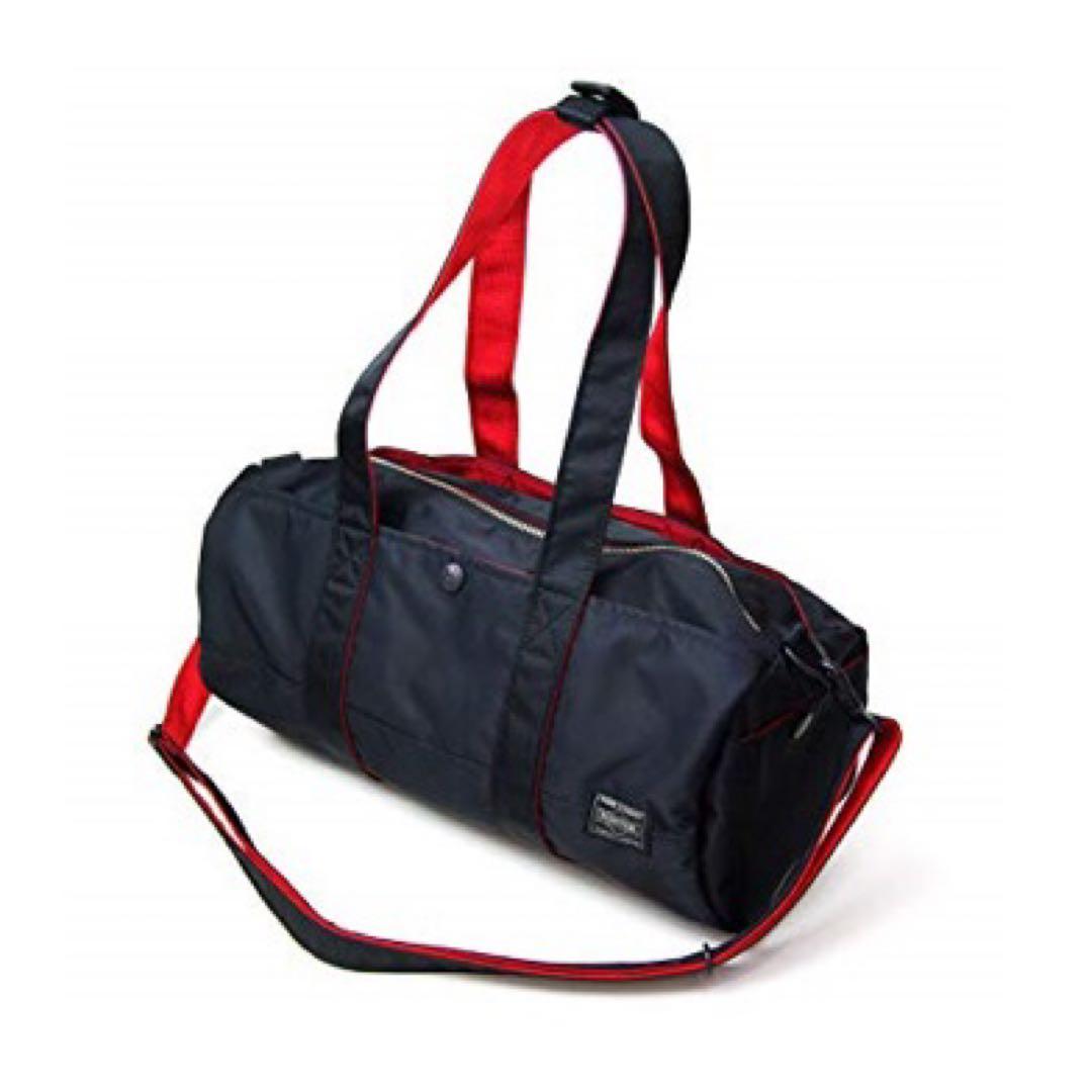 シンプルな黒と赤のドラムバッグ