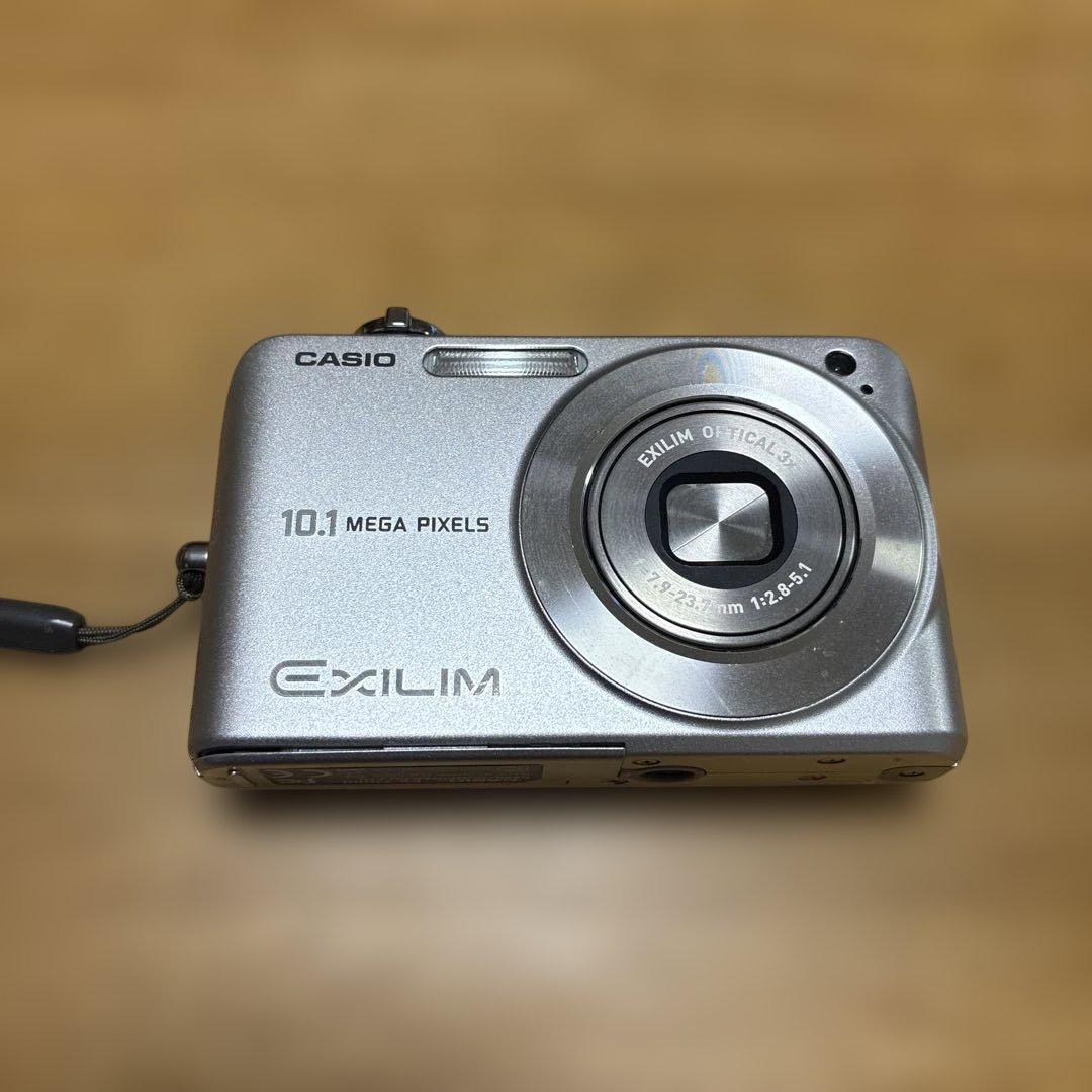 カシオ CASIO EXILIM EX-Z1050 シルバー　ポーチ付