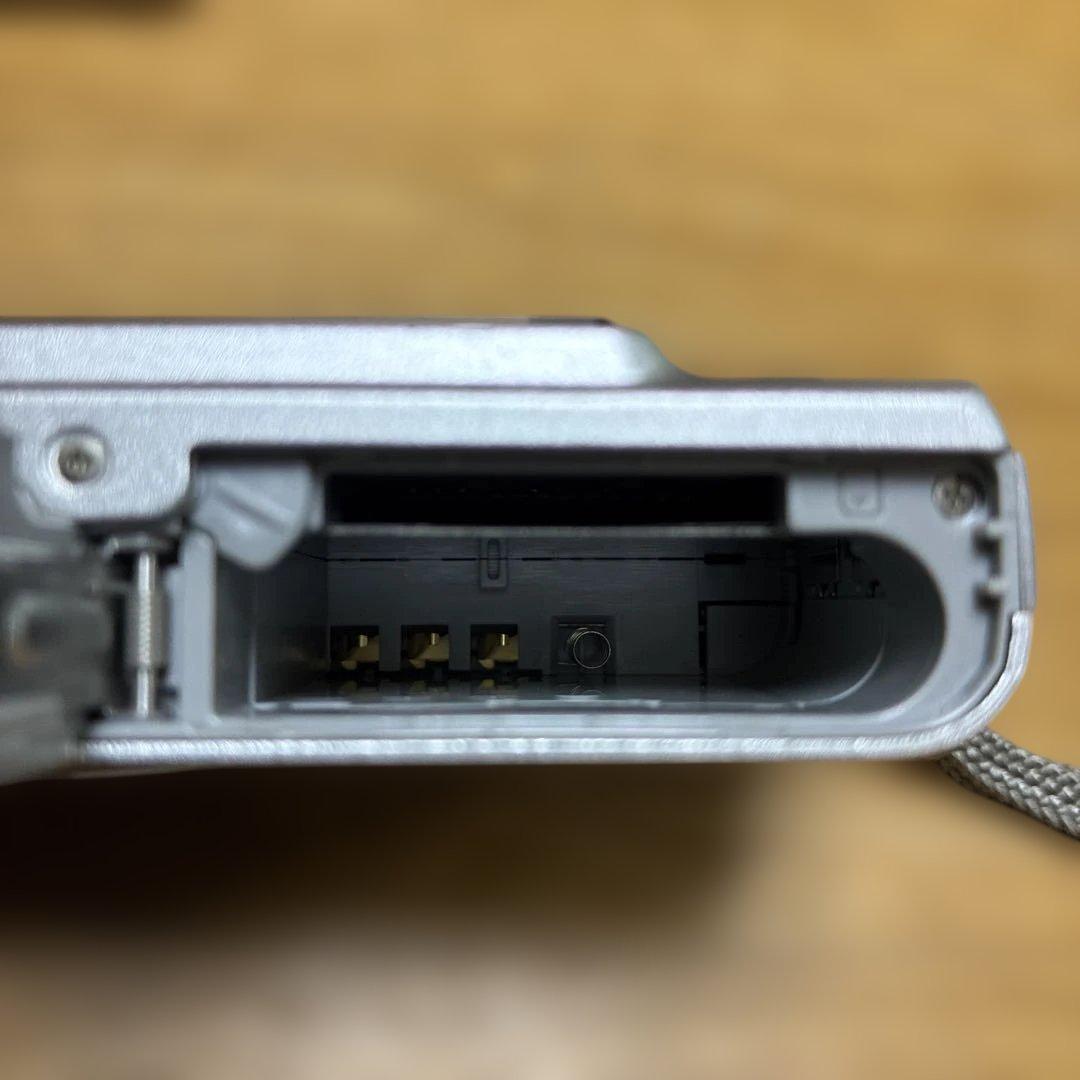 カシオ CASIO EXILIM EX-Z1050 シルバー　ポーチ付