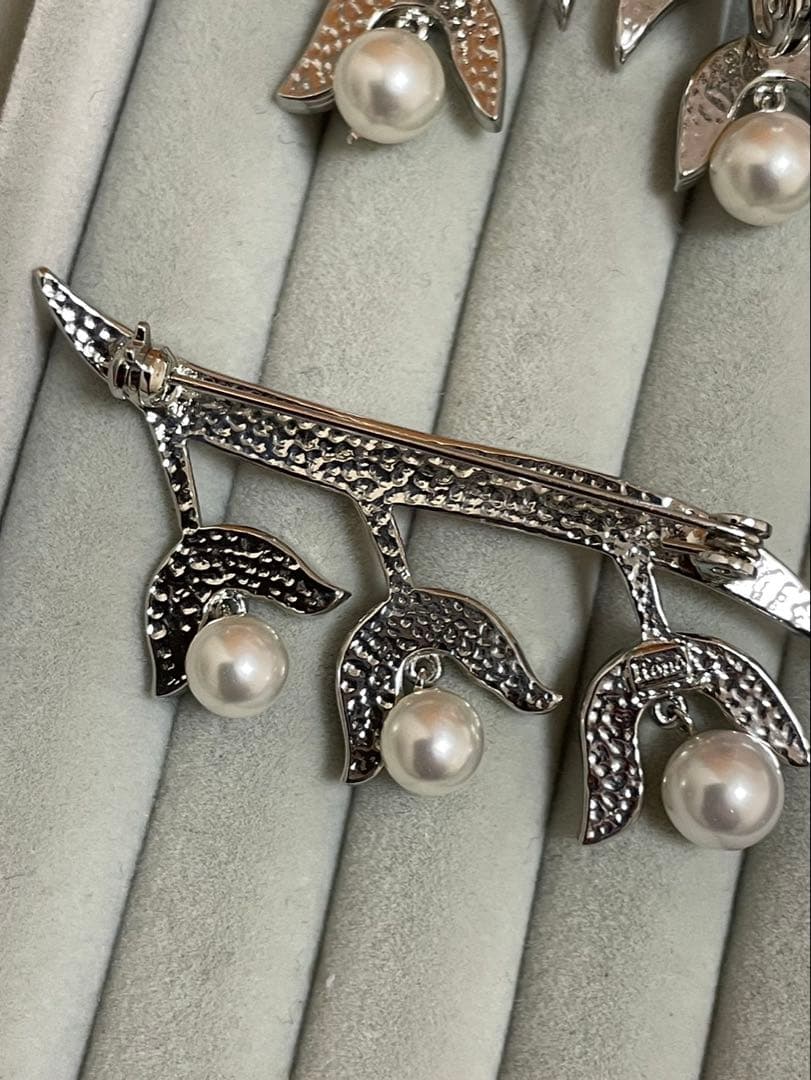 美品　ルネ　Rene パール　スズラン　ブローチ＆イヤリング　セット