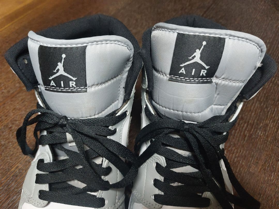 ナイキエアジョーダン１　ミッドライトスモークグレー