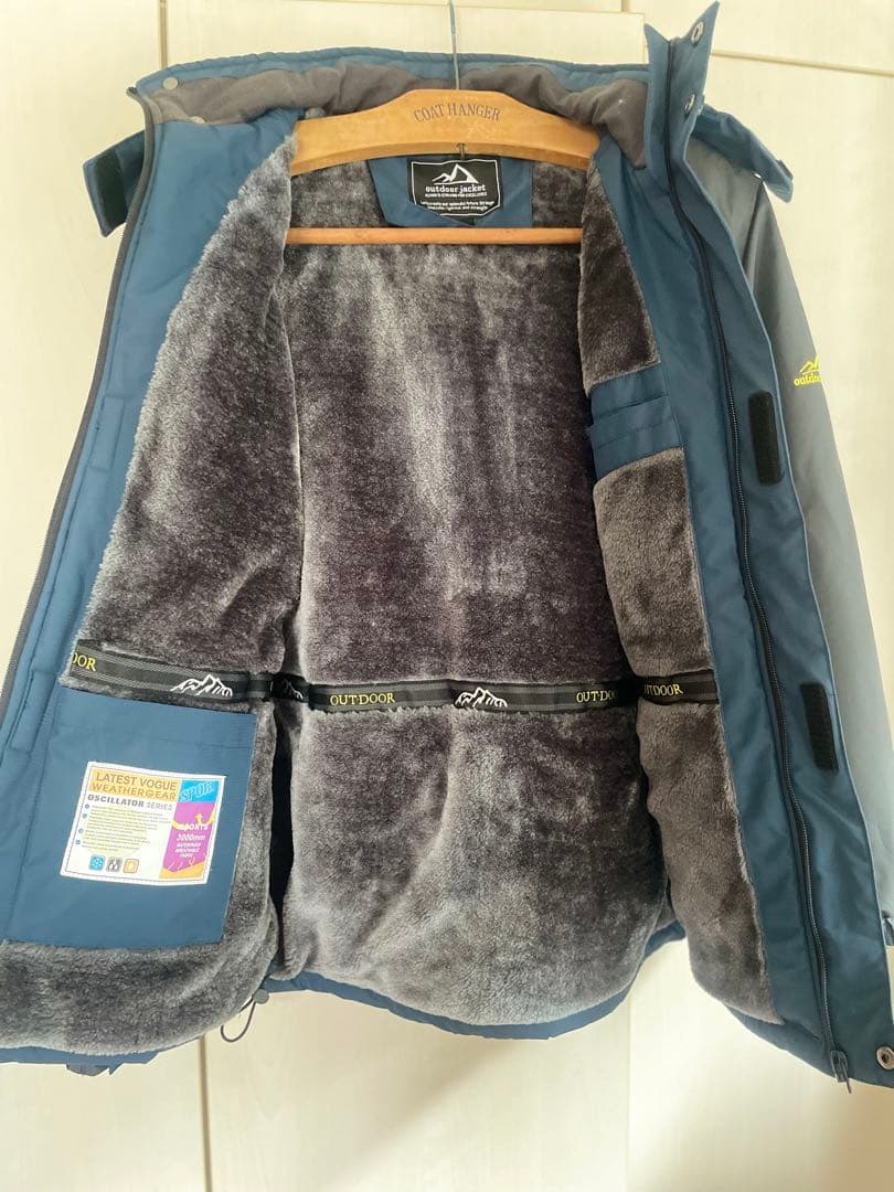 スキーウェア上下にグローブとゴーグル