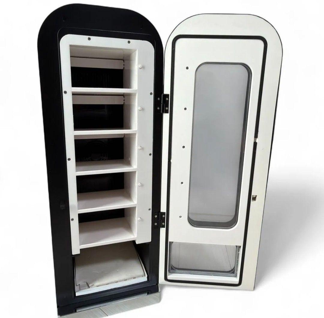 【非売品】 アーモンドアイG1 7勝記念　自動販売機型保冷庫　俺の自販機